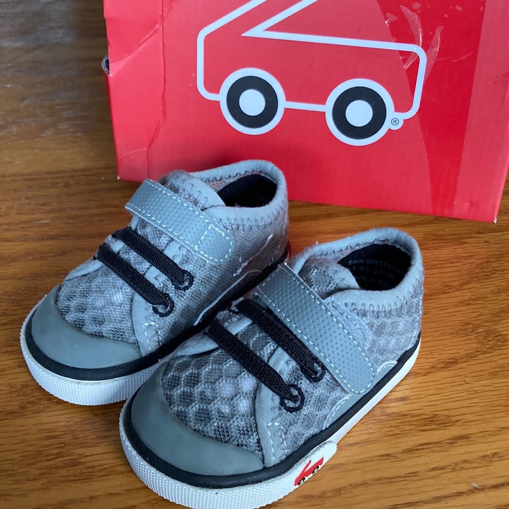 NEW See Kai Run, Size 4 sneakers